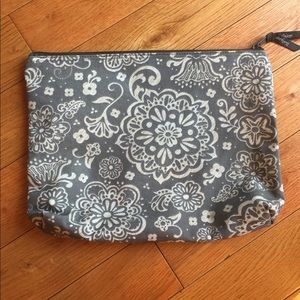 Thirty one zippered bag